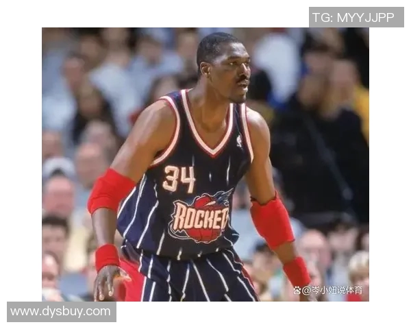 火箭队传奇巨星姚明与奥拉朱旺的辉煌岁月与篮球梦想之旅